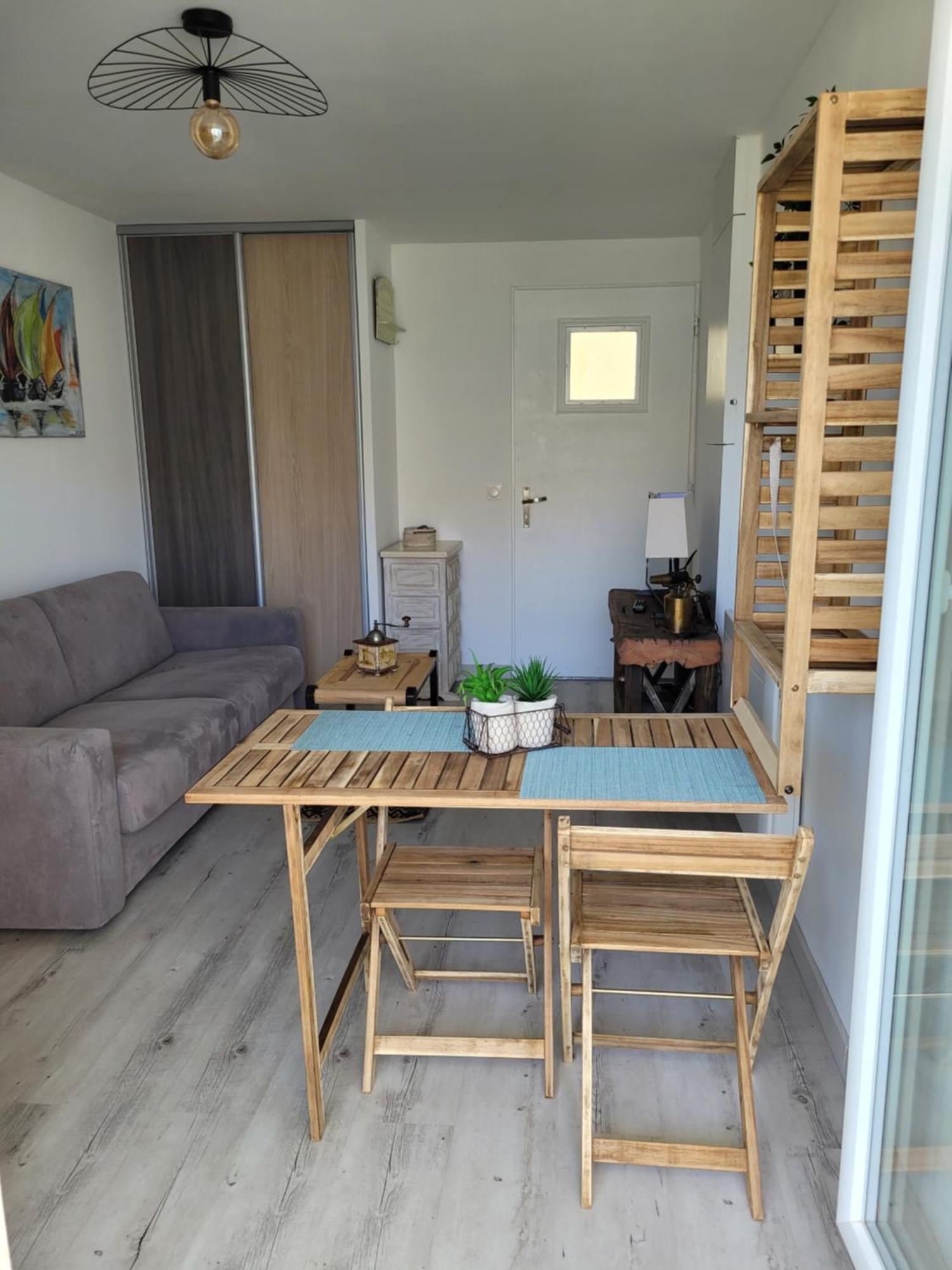 Tahiti Beach, T2 A La Mer, Piscine, Terrasse Et Parking 弗龙蒂尼昂 外观 照片