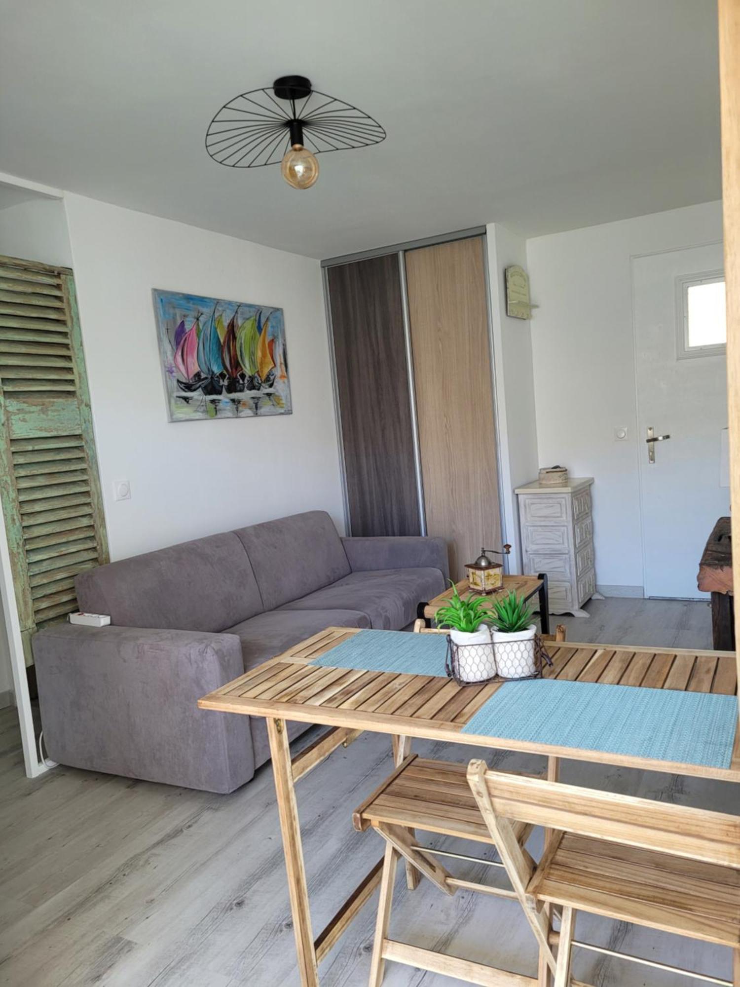 Tahiti Beach, T2 A La Mer, Piscine, Terrasse Et Parking 弗龙蒂尼昂 外观 照片